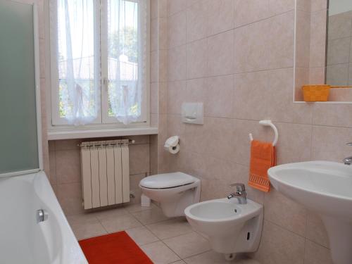 Villa Banfi tesisinde bir banyo