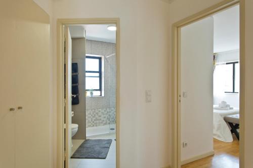 Ένα μπάνιο στο Host Wise - Amazing Comfy Flat with Balcony