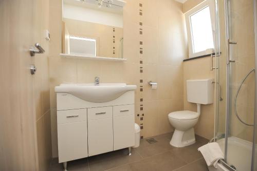 Et badeværelse på Apartmani Vrtlici Zdenka