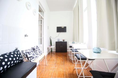 a living room with a couch and a table and chairs at The Chill(e) in Lisbon