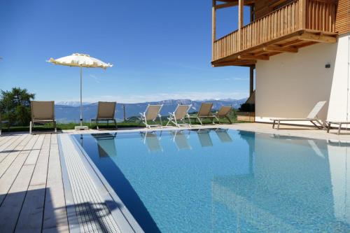 Bazén v ubytování Hotel am Hang nebo v jeho okolí