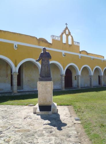 a statue of a woman standing in front of a building at Mayaland Hotel & Bungalows in Chichén-Itzá