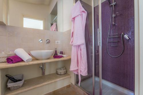 a bathroom with a shower and a sink and a shower at Viterbo Antica - centro storico in Viterbo