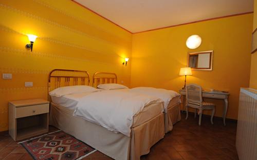 
a bedroom with a bed and a lamp at La Griglia in Argegno
