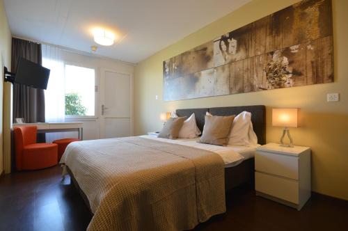 Кровать или кровати в номере Hotel Bodensee-Arena