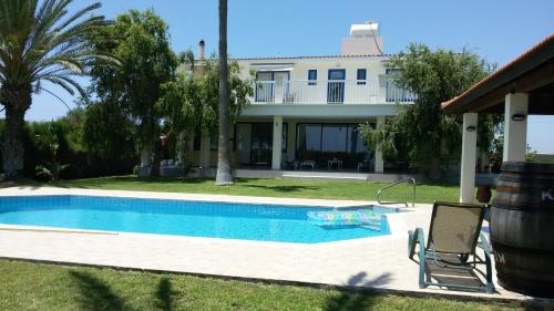 The swimming pool at or close to Secret Garden Residence