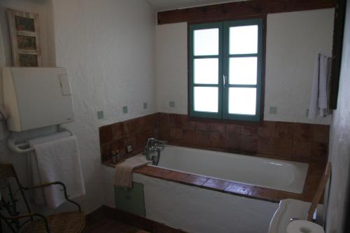 Ein Badezimmer in der Unterkunft Cuq en Terrasses
