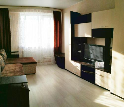 TV i/ili multimedijalni sistem u objektu Apartment on Koneva 26