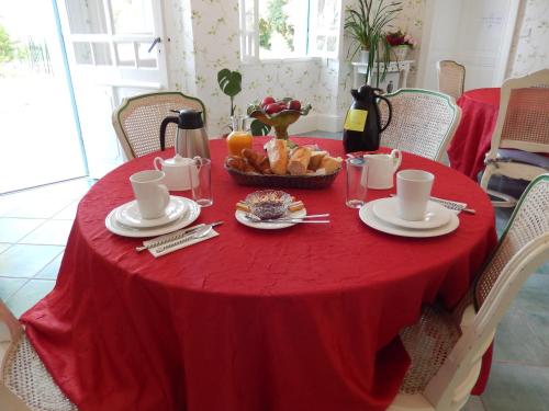 Restaurant ou autre lieu de restauration dans l'établissement Chateau Rousselle