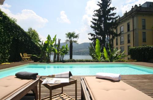 A piscina localizada em Poncetta Deluxe ou nos arredores