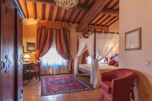 Postel nebo postele na pokoji v ubytování Villa Casagrande Resort e SPA