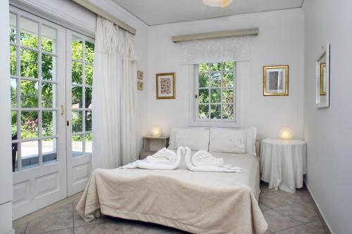 Ένα ή περισσότερα κρεβάτια σε δωμάτιο στο Villa Karidia