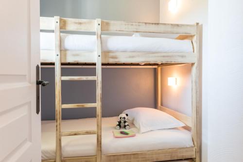 Dviaukštė lova arba lovos apgyvendinimo įstaigoje Pierre & Vacances Residence Les Rivages des Issambres