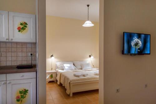 Ένα ή περισσότερα κρεβάτια σε δωμάτιο στο Balzsam apartmanház