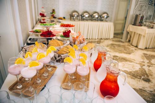 Jídlo v hotelu nebo okolí