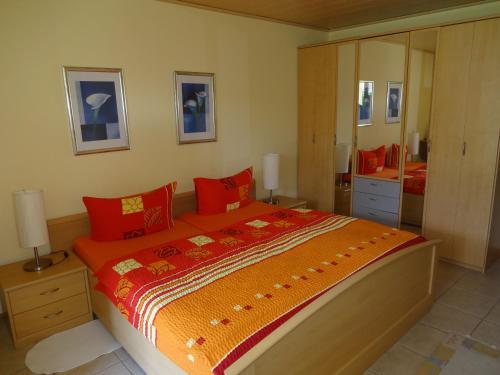 Un pat sau paturi într-o cameră la Ferienwohnung Latscha