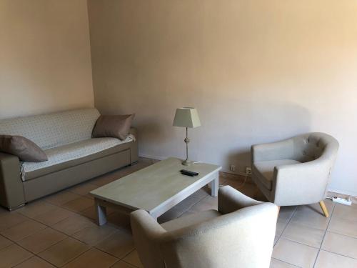 Aux pieds des arènes