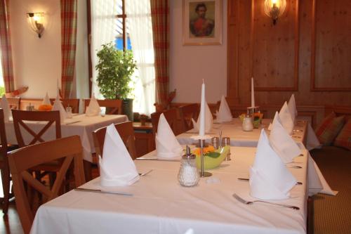 Restorāns vai citas vietas, kur ieturēt maltīti, naktsmītnē Hotel Häußler