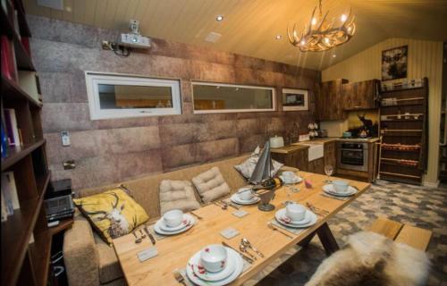 Χώρος καθιστικού στο Gorestown Glamping Chalets