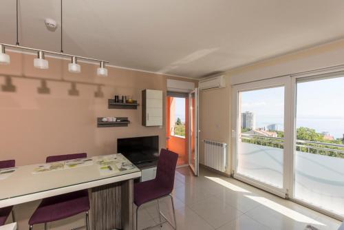 Apartments Sandra with free private parking