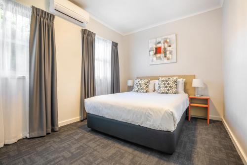 Nightcap at Ferntree Gully Hotel Motel Image