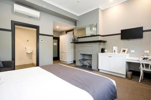 CH Boutique Hotel & Apartments, an Ascend Collection Hotelにあるテレビまたはエンターテインメントセンター
