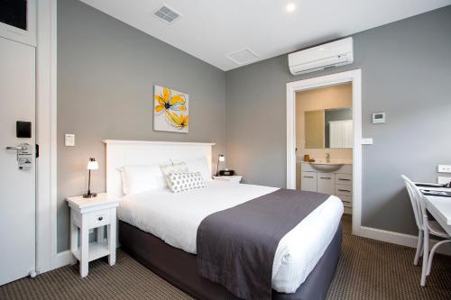 CH Boutique Hotel & Apartments, an Ascend Collection Hotelにあるベッド