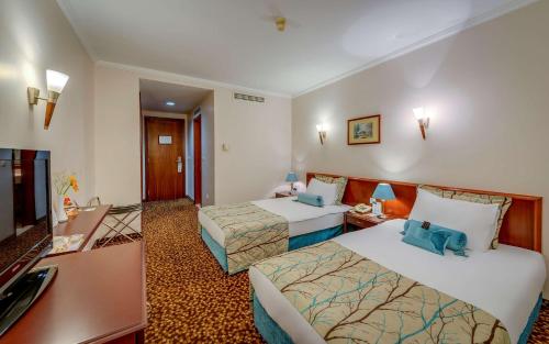 Katil atau katil-katil dalam bilik di Best Western Plus Khan Hotel