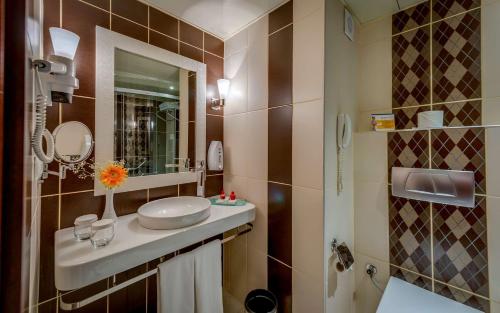 
Een badkamer bij Best Western Plus Khan Hotel
