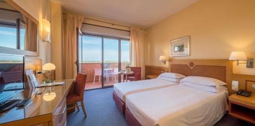 Llit o llits en una habitació de Best Western Hotel I Triangoli
