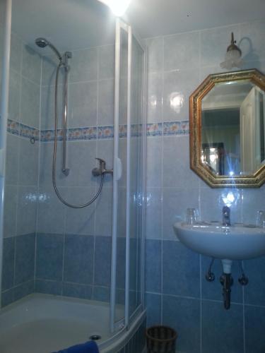a bathroom with a shower and a sink and a tub at Hotel Drei Kronen in Tecklenburg