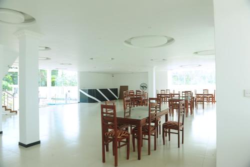 a dining room with a table and chairs at Sunstar Nilaveli in Trincomalee