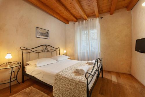 Villa Mama - Traditional Apartments in Omis, free parking