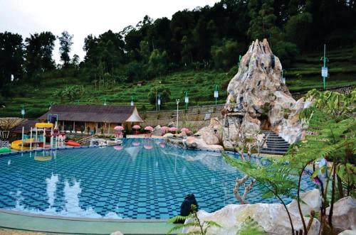 Imagen de la galería de Ciwidey Valley Resort Hot Spring Waterpark, en Bandung