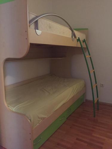 Μία ή περισσότερες κουκέτες σε δωμάτιο στο Apartment on Zdraviliski trg 7