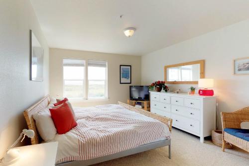 Gallery image of Family Beach Condo in Westport