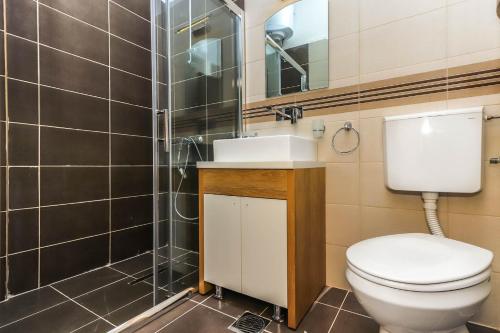 Jovan Apartmentsにあるバスルーム