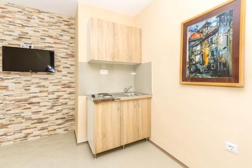 Jovan Apartmentsにあるキッチンまたは簡易キッチン