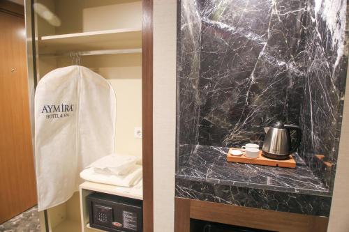Bilik mandi di AYMİRA HOTEL & SPA