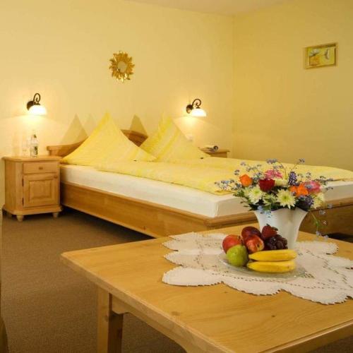 Кровать или кровати в номере Pension Landhaus Hochfeld