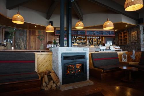 a bar with a fireplace in a restaurant at Colorado Apart Hotel in El Colorado