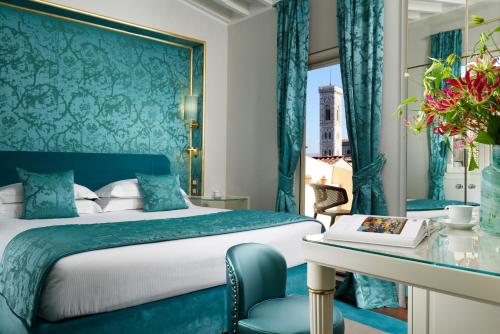 Posteľ alebo postele v izbe v ubytovaní San Firenze Suites & Spa