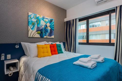 Ένα ή περισσότερα κρεβάτια σε δωμάτιο στο BHomy Itaim Estiloso e muito Confortável AG404