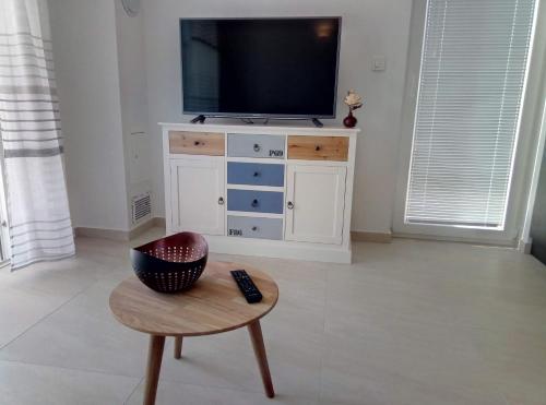 a living room with a tv on a dresser at Lorena in Cres