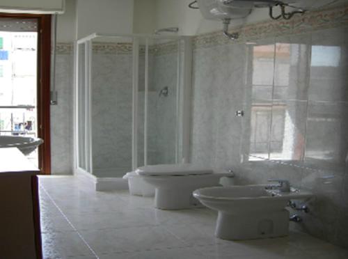 A bathroom at Residence Montegrappa