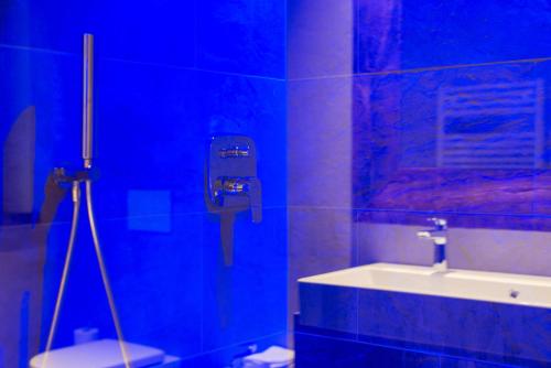 a blue bathroom with a toilet and a sink at Moar am Ort in Schenna