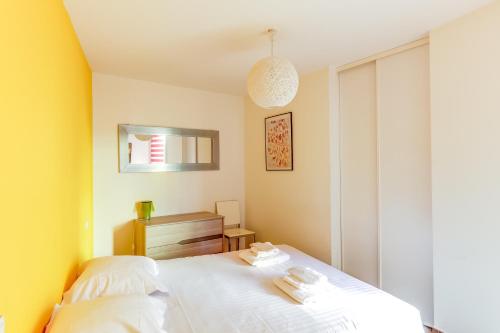 En eller flere senge i et værelse på Appartement centrale à 100 m des plages Rue de Provence