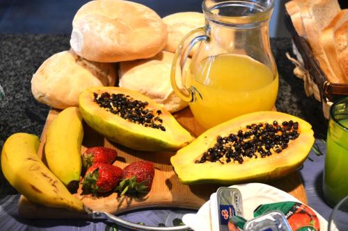 Makanan di atau berdekatan rumah tamu ini