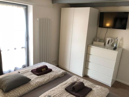 Ein Bett oder Betten in einem Zimmer der Unterkunft Ferienwohnung-Goldener Winkel