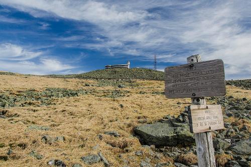 a sign on the top of a hill at The Glen House in Gorham